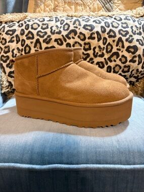 UGG Platform Suede Ankle Boot - Chestnut